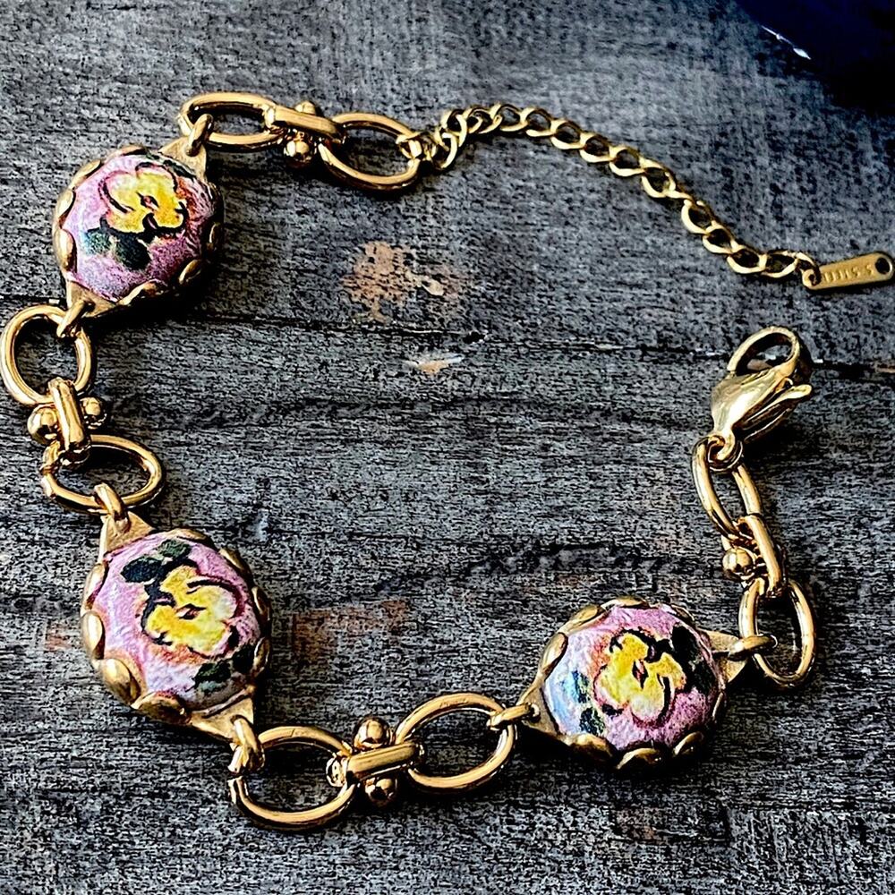 NEW Gold Vintage Style Floral Bracelet